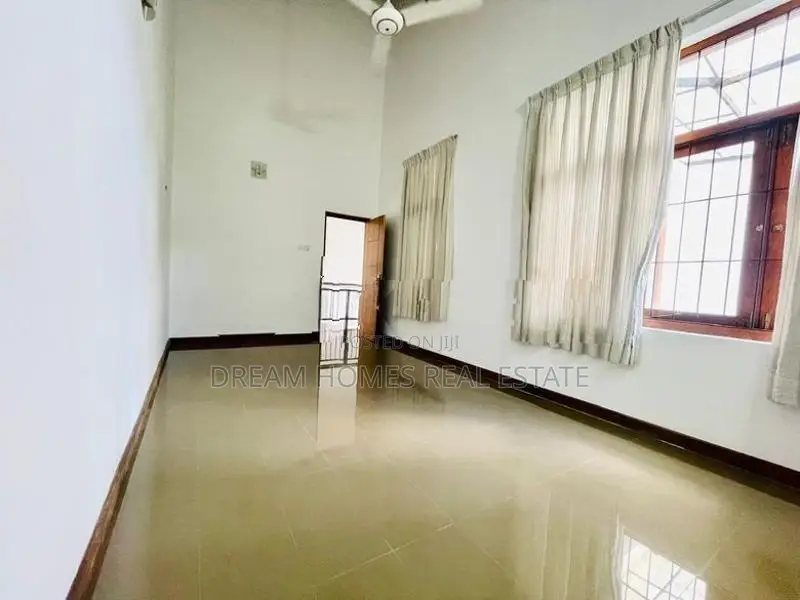 Modern Architect-Designed Luxury House for Sale – Wickramasinghepura