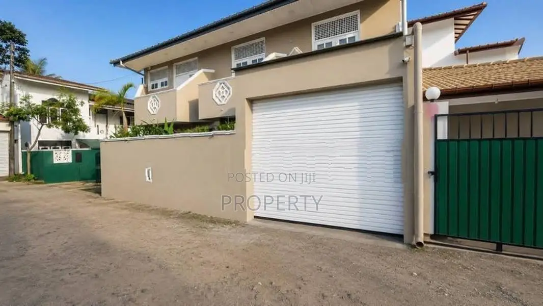 Fully Furnished 5BR House for sale in Athurugiriya