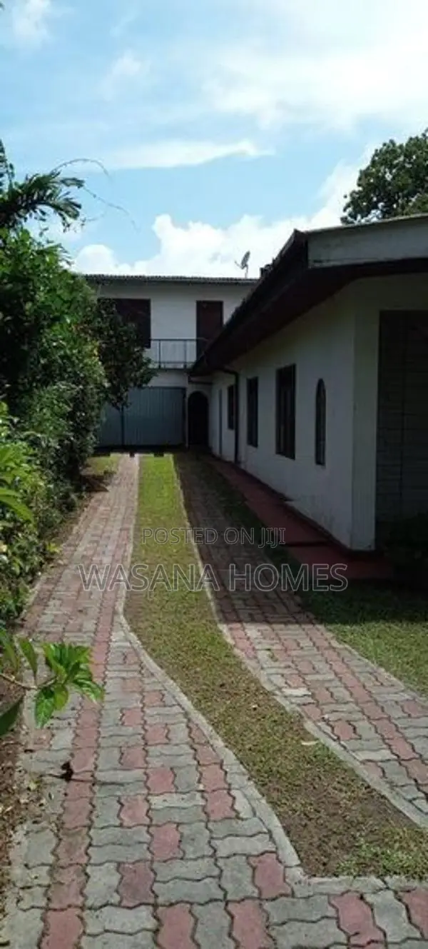 Neat House for Sale Boralasgamuwa