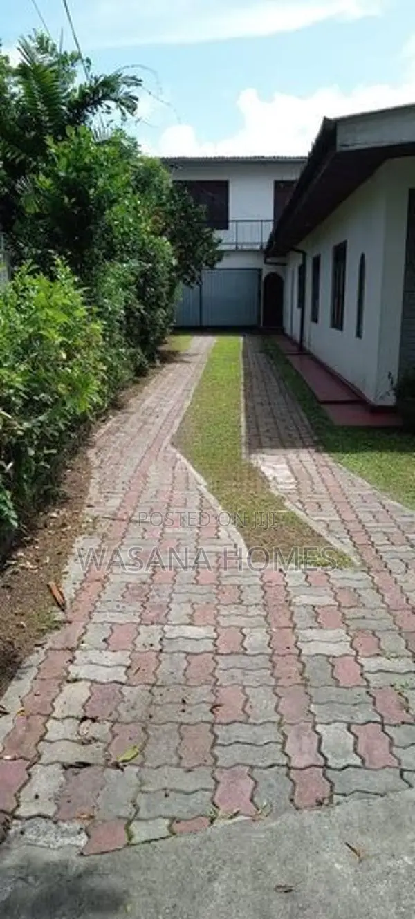 Neat House for Sale Boralasgamuwa