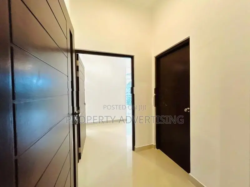 Rajagiriya 3 BR Kalapaluwawa Road Brand New Apartment for Sale