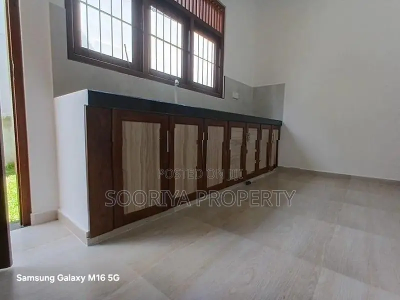 පදිංචි නොවූ අති නවීන නිවසක් විකිණීමට ඇත - Piliyandala
