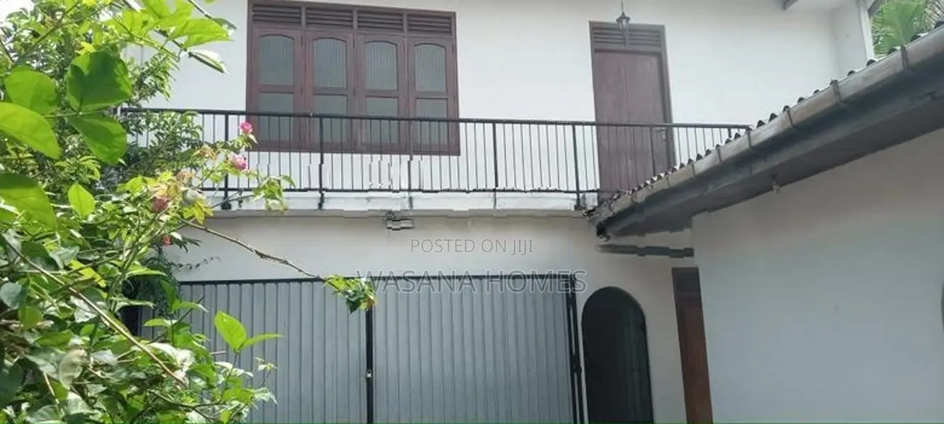 Neat House for Sale Boralasgamuwa