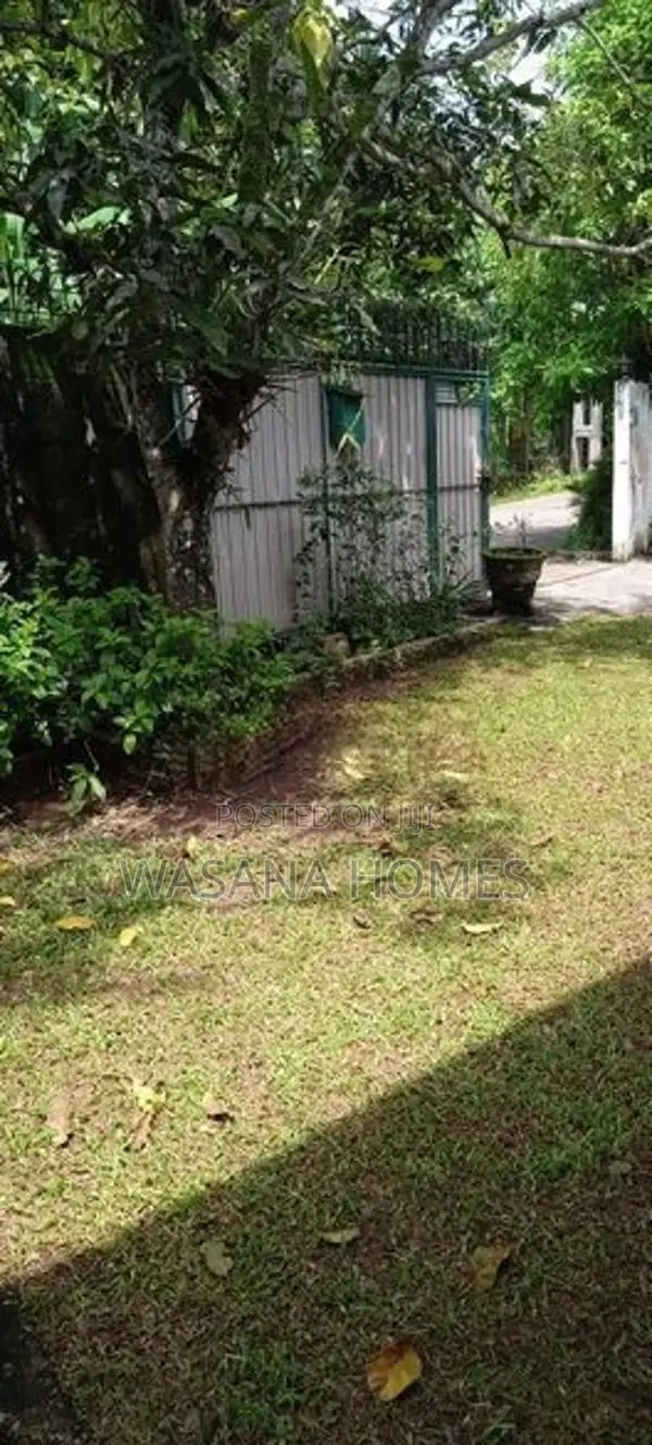 Neat House for Sale Boralasgamuwa