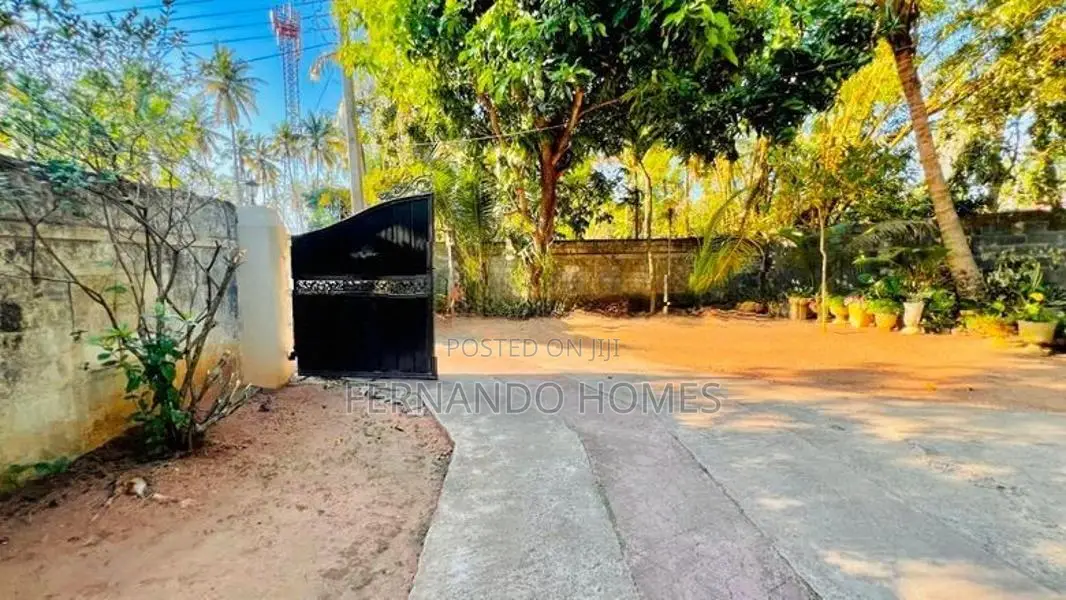 Good & Valuable 22 Perches Land With House For Sale In Negombo