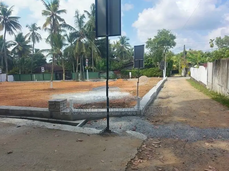 Kottawa Highway Valuable land for sale Homagama Galawilawatte