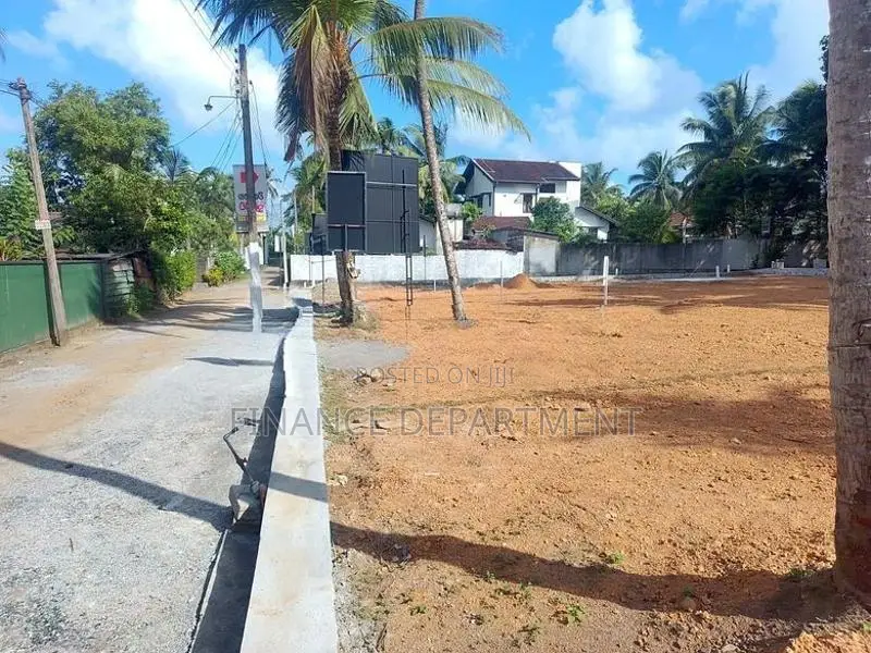 Kottawa Highway Valuable land for sale Homagama Galawilawatte