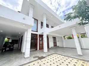 Luxury 3-Storey House for Sale – Akuregoda