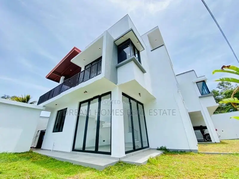 5 Bedroom Luxury Home for Sale – Thalahena