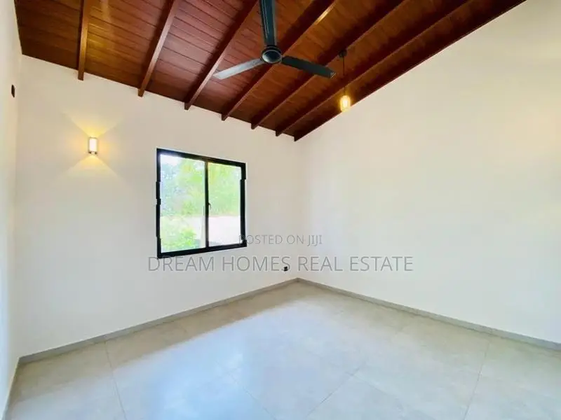 5 Bedroom Luxury Home for Sale – Thalahena