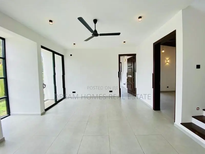 5 Bedroom Luxury Home for Sale – Thalahena