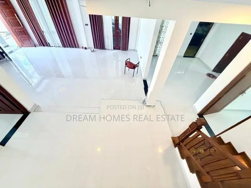 Luxury 3-Storey House for Sale – Akuregoda