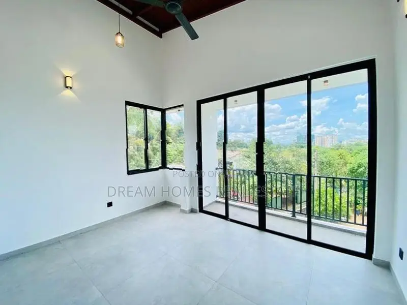 5 Bedroom Luxury Home for Sale – Thalahena