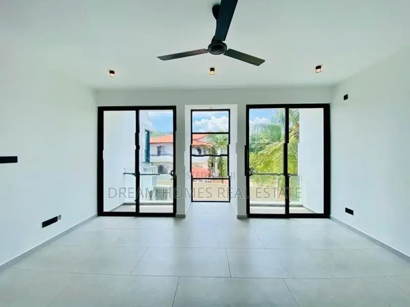 5 Bedroom Luxury Home for Sale – Thalahena