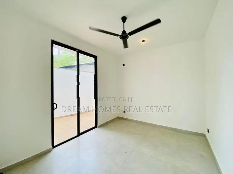 5 Bedroom Luxury Home for Sale – Thalahena