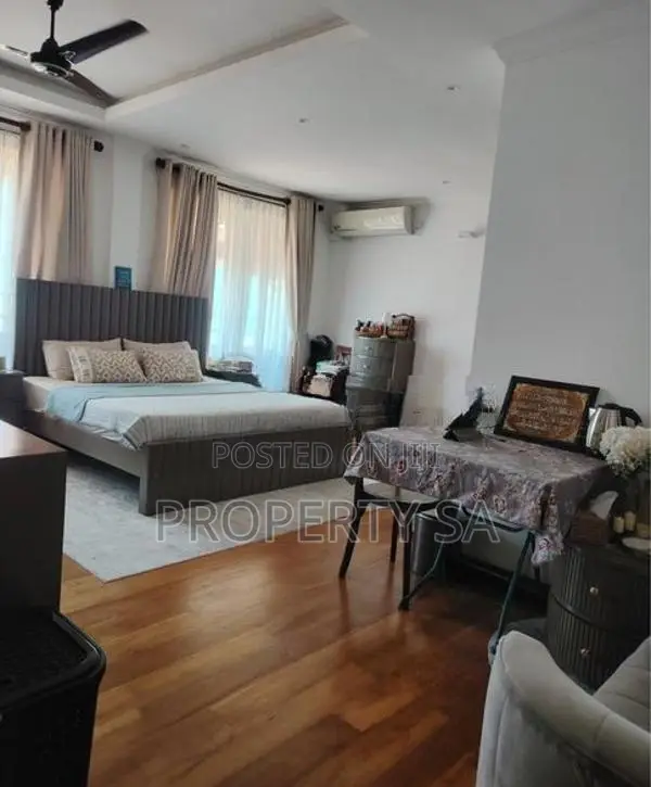 5bedroom Penthouse Apartment for Rent in Colombo 4