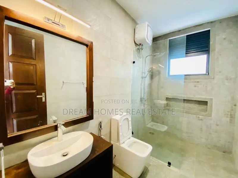 5 Bedroom Luxury Home for Sale – Thalahena