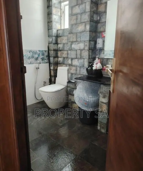 5bedroom Penthouse Apartment for Rent in Colombo 4