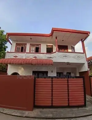 මාතර නගර මධ්‍යයේ දෙමහල් නිවසක් විකිණීමට