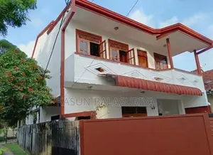 මාතර නගර මධ්‍යයේ දෙමහල් නිවසක් විකිණීමට