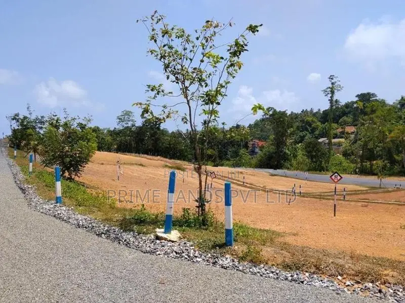 කළුතර නගරය ලගින්ම ඉඩමක් විකිණීමට