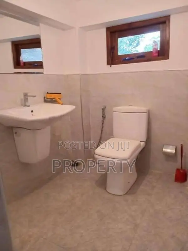 105 Perch and 3 Storied House for sale in Kandy Haragama