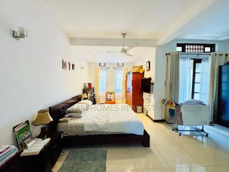 Spacious Luxury Residence with Solar System – Rajagiriya