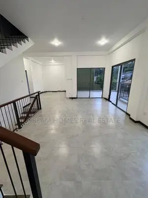 Spacious Family Home with Rooftop Terrace – Kesbewa