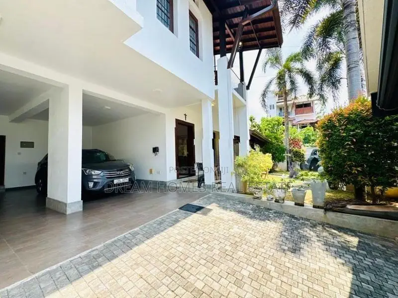 Spacious Luxury Residence with Solar System – Rajagiriya