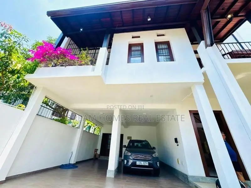 Spacious Luxury Residence with Solar System – Rajagiriya