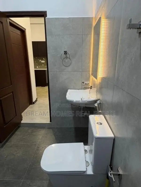 Spacious Family Home with Rooftop Terrace – Kesbewa