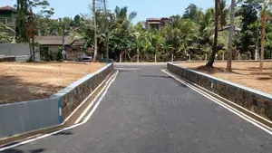 ගාල්ල කරාපිටිය රෝහලට ලගින් බිම් කොටස්
