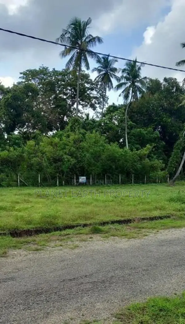 Prime Land close by Dammissara school