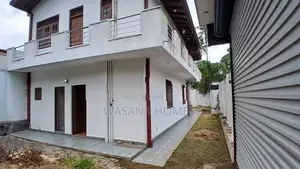 Neat House for Sale Boralasgamuwa