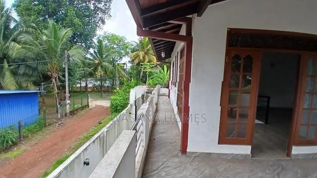 Neat House for Sale Boralasgamuwa