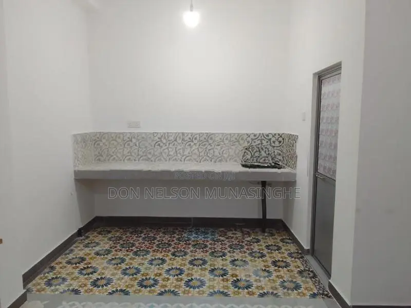 Room for Rent in Ratmalana ( Ladies Only)