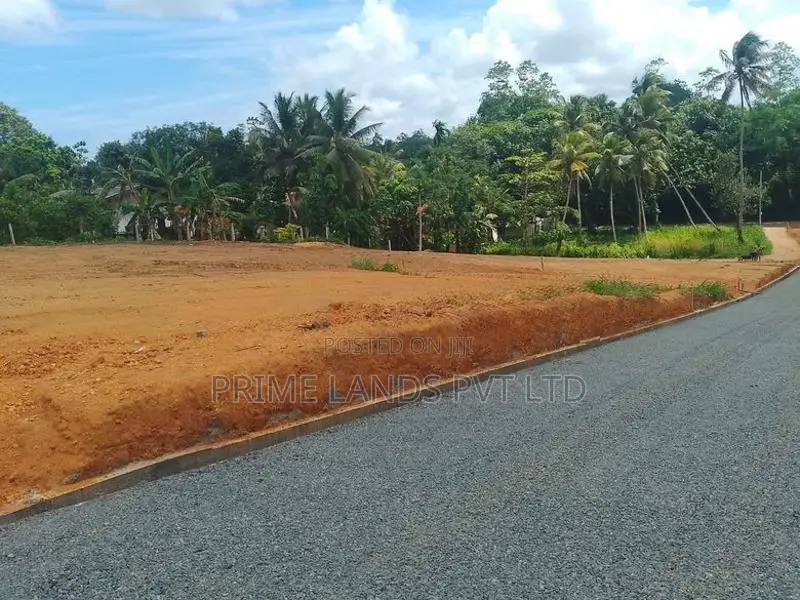 Land in Aluthwala