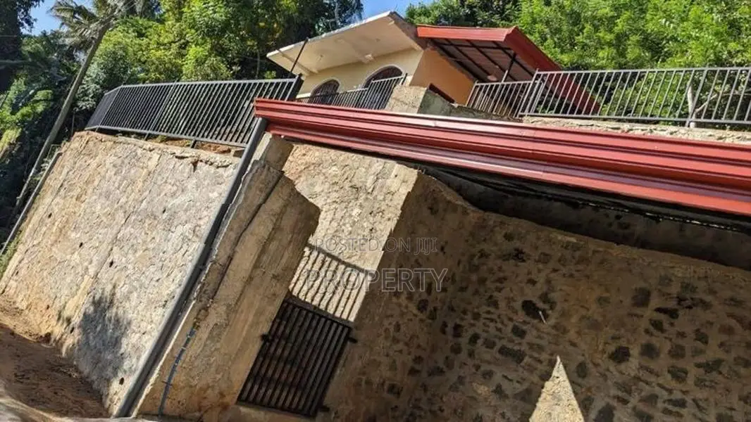 House for Sale in Kandy City Limit - Ampitiya