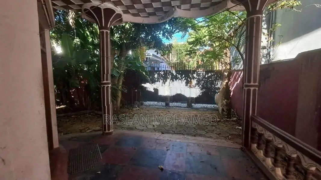 House with 10.5 Perch Land for Sale in Sammanthurai, Ampara