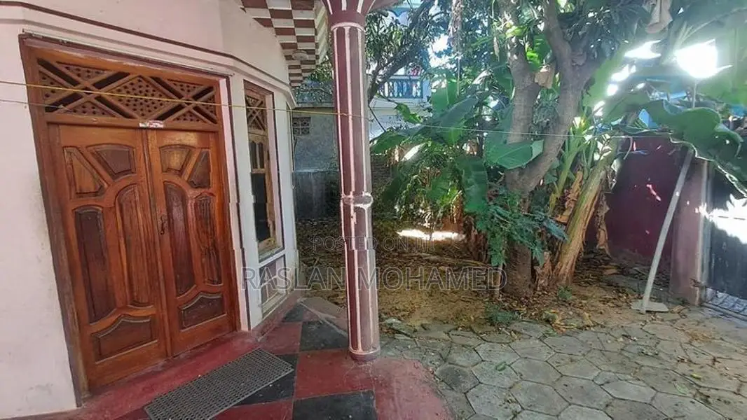 House with 10.5 Perch Land for Sale in Sammanthurai, Ampara