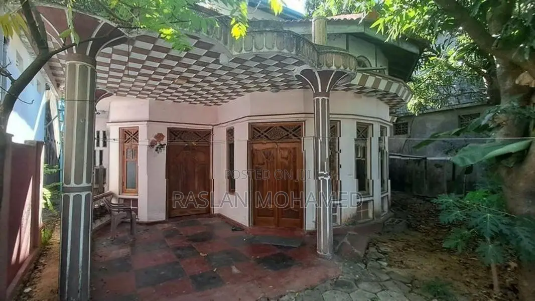 House with 10.5 Perch Land for Sale in Sammanthurai, Ampara