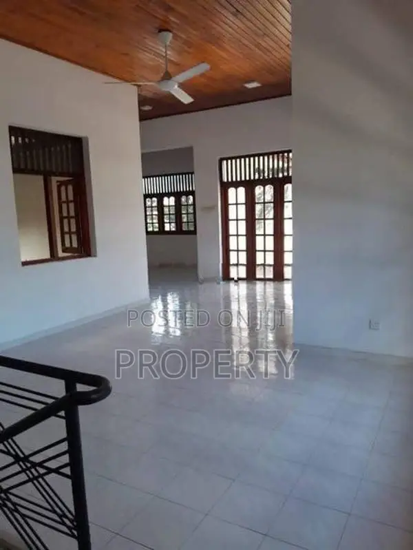 4 Br Separate House for Rent in Battaramulla