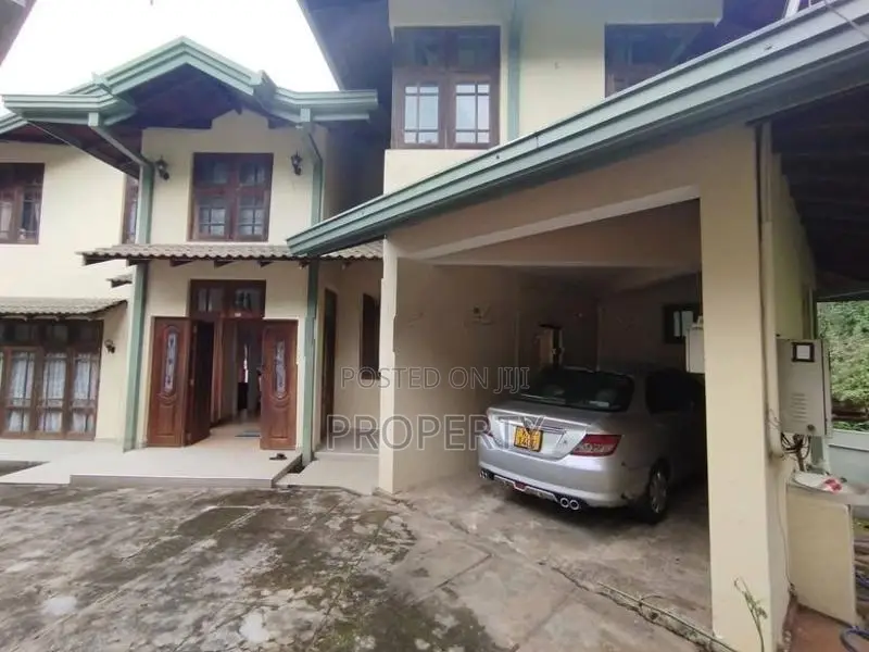 Prime Located Bungalow for Sale in Kandy Hanthana