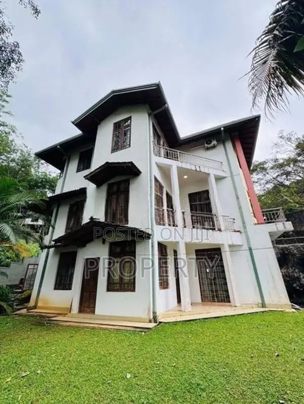 Prime Located Bungalow for Sale in Kandy Hanthana