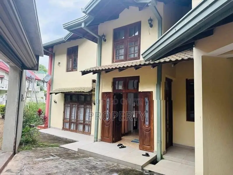 Prime Located Bungalow for Sale in Kandy Hanthana