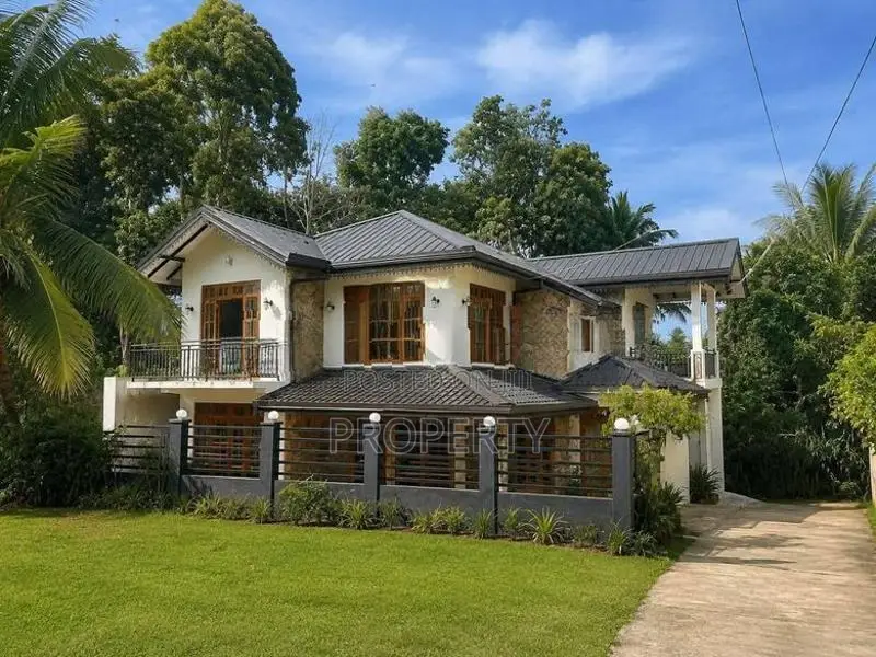 Prime Located 5 Br Luxury House for Sale in Kandy