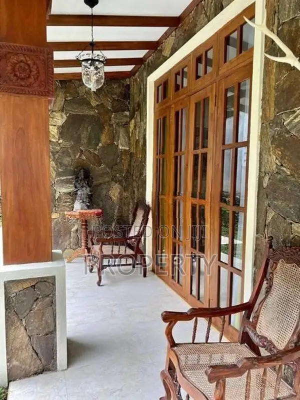 Prime Located 5 Br Luxury House for Sale in Kandy