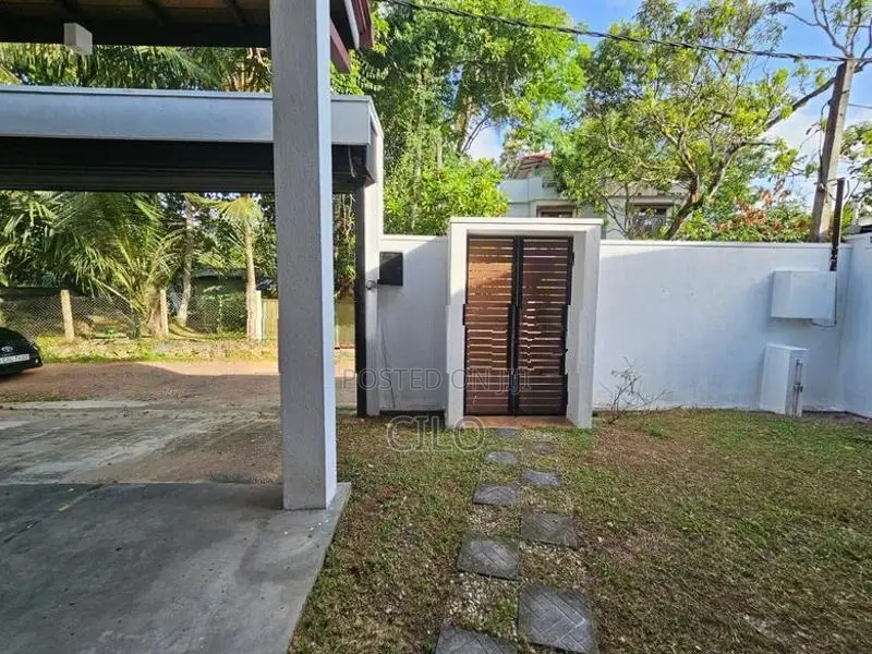 4 Bedrooms Unfurnished House Near Itn Battaramulla for Rent