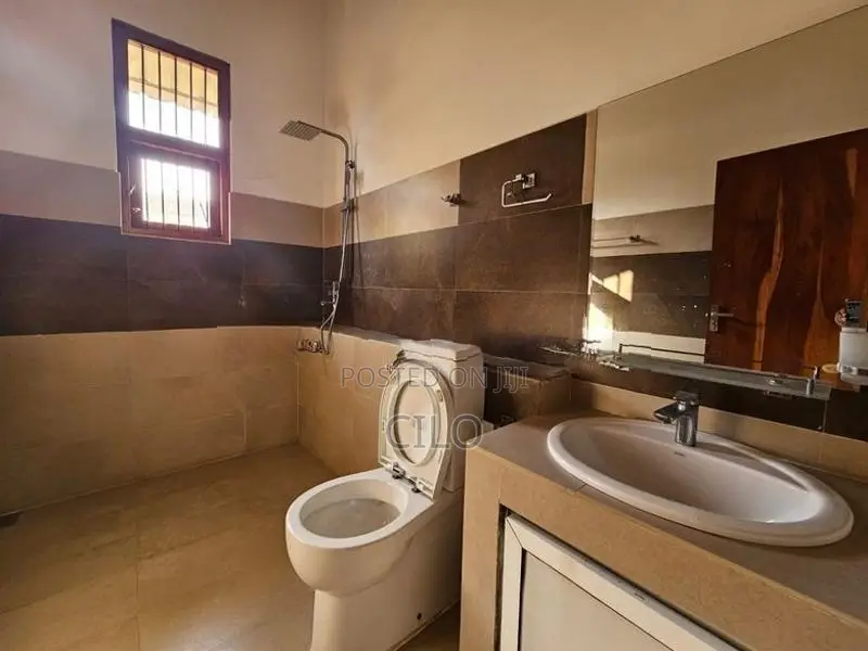4 Bedrooms Unfurnished House Near Itn Battaramulla for Rent