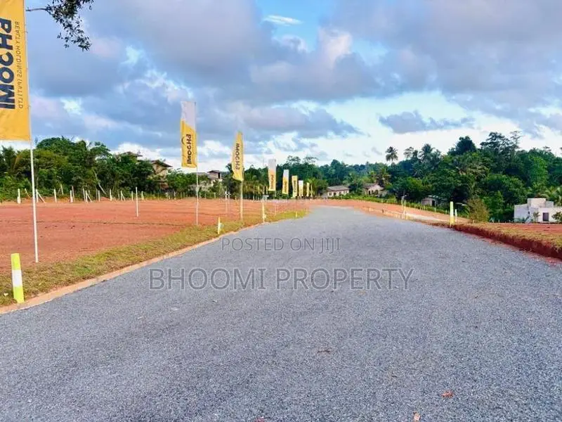කළුතර නගරයට ලඟින් බිම් කොටස්